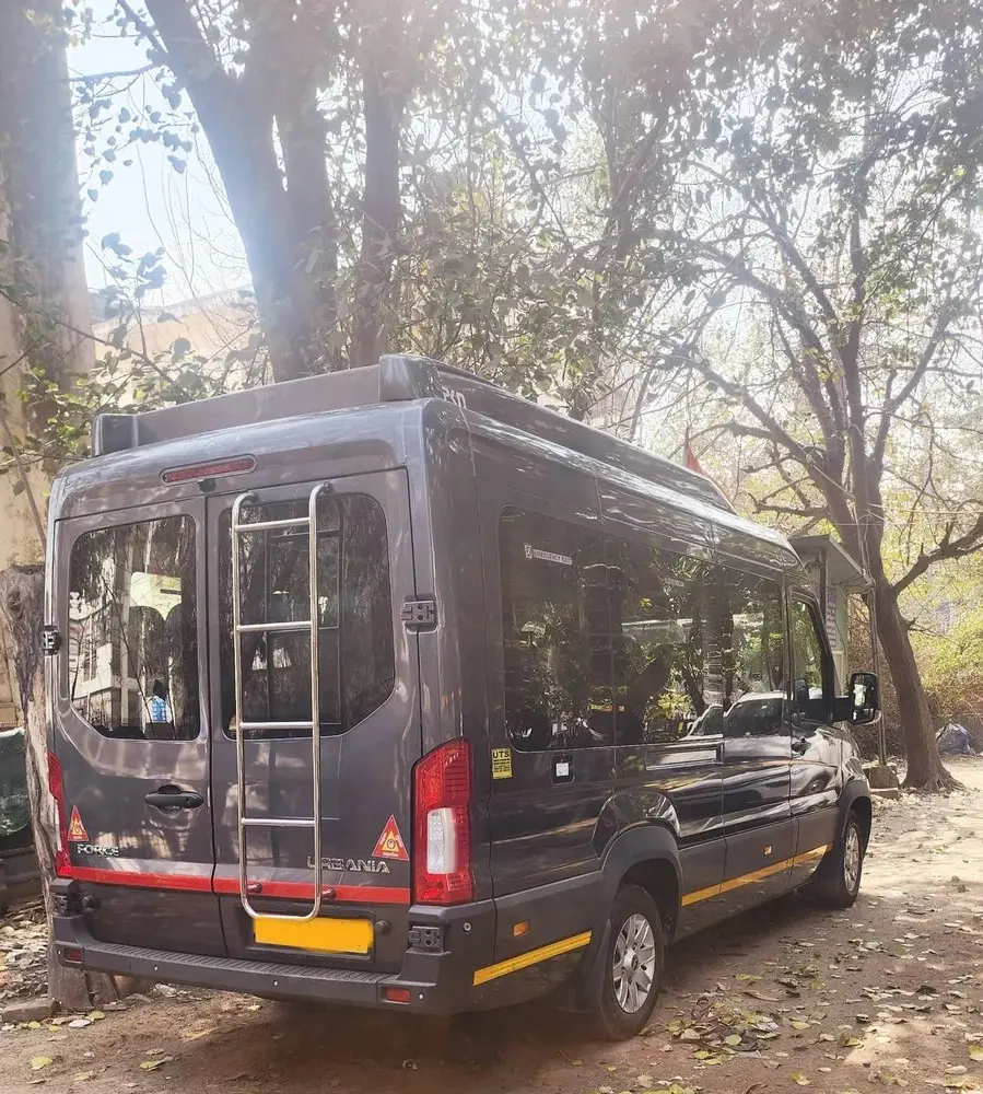 alt=&#34;Cab booking and taxi service in Delhi NCR by Delhi Chauffeurs, offering Urbania, Maharaja Urbania and Maharaja Tempo Traveller services. Also available Innova, Ertiga, Hycross and Dzire cars for Manali tour, Shimla tour, Himachal road trips and local taxi tour and travel services.&#34;