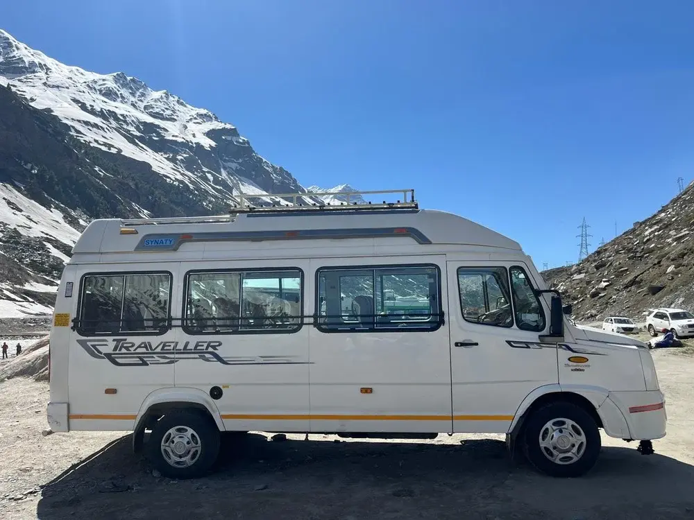 alt=&#34;Cab booking and taxi service in Delhi NCR by Delhi Chauffeurs, offering Urbania, Maharaja Urbania and Maharaja Tempo Traveller services. Also available Innova, Ertiga, Hycross and Dzire cars for Manali tour, Shimla tour, Himachal road trips and local taxi tour and travel services.&#34;