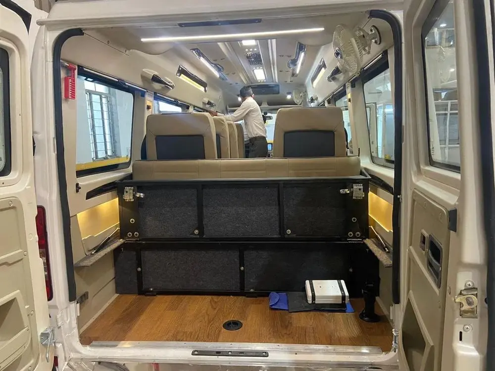 alt=&#34;Cab booking and taxi service in Delhi NCR by Delhi Chauffeurs, offering Urbania, Maharaja Urbania and Maharaja Tempo Traveller services. Also available Innova, Ertiga, Hycross and Dzire cars for Manali tour, Shimla tour, Himachal road trips and local taxi tour and travel services.&#34;