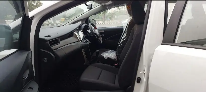 alt=&#34;Cab booking and taxi service in Delhi NCR by Delhi Chauffeurs, offering Urbania, Maharaja Urbania and Maharaja Tempo Traveller services. Also available Innova, Ertiga, Hycross and Dzire cars for Manali tour, Shimla tour, Himachal road trips and local taxi tour and travel services.&#34;