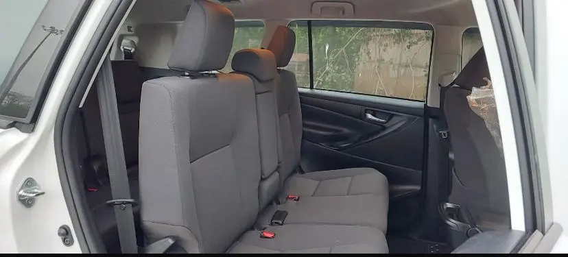 alt=&#34;Cab booking and taxi service in Delhi NCR by Delhi Chauffeurs, offering Urbania, Maharaja Urbania and Maharaja Tempo Traveller services. Also available Innova, Ertiga, Hycross and Dzire cars for Manali tour, Shimla tour, Himachal road trips and local taxi tour and travel services.&#34;