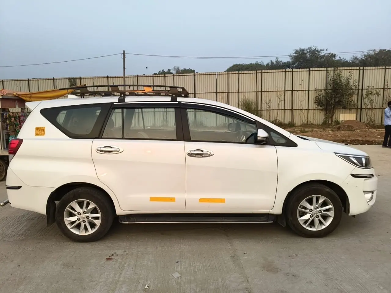 alt=&#34;Cab booking and taxi service in Delhi NCR by Delhi Chauffeurs, offering Urbania, Maharaja Urbania and Maharaja Tempo Traveller services. Also available Innova, Ertiga, Hycross and Dzire cars for Manali tour, Shimla tour, Himachal road trips and local taxi tour and travel services.&#34;
