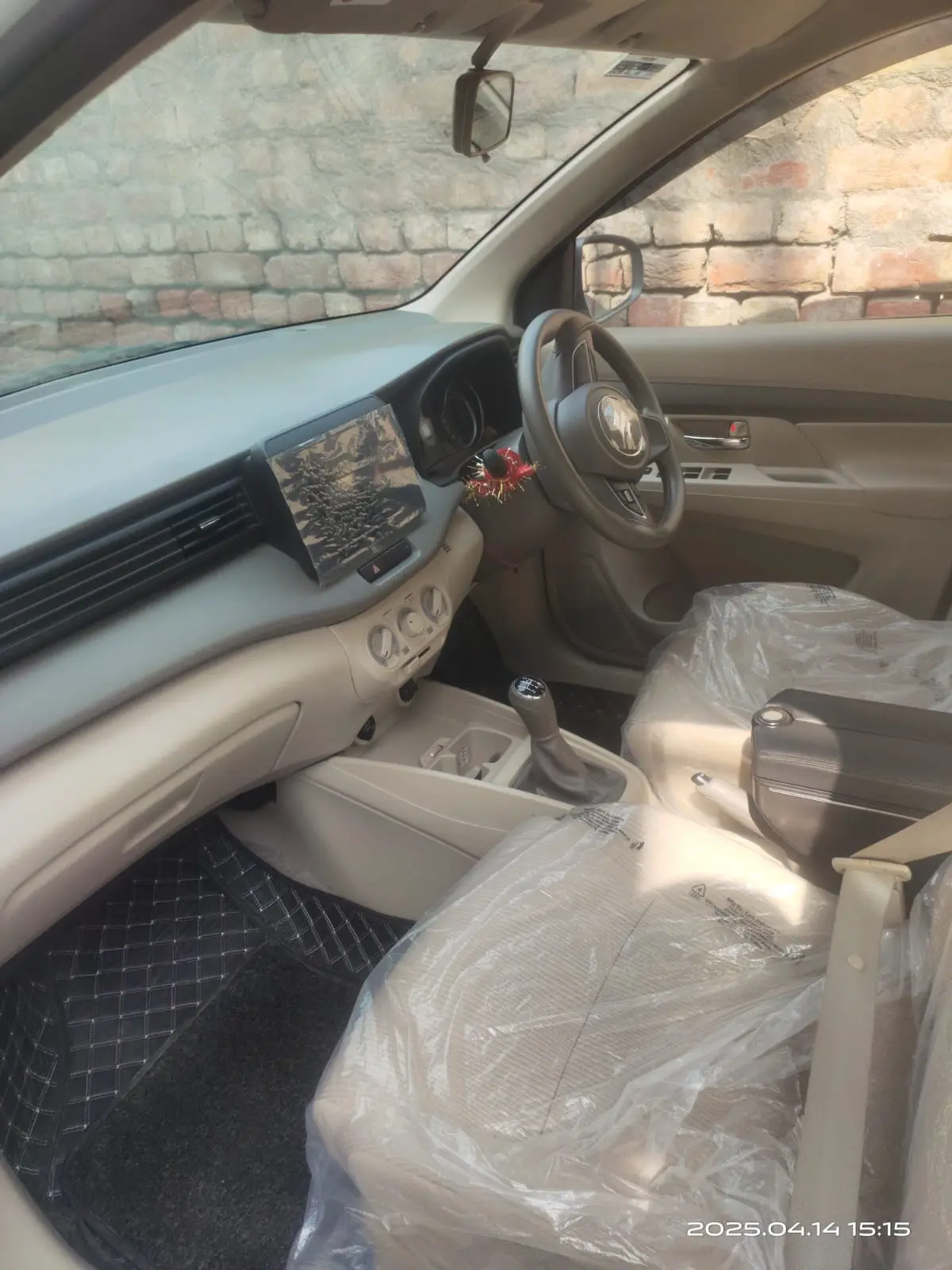 alt=&#34;Cab booking and taxi service in Delhi NCR by Delhi Chauffeurs, offering Urbania, Maharaja Urbania and Maharaja Tempo Traveller services. Also available Innova, Ertiga, Hycross and Dzire cars for Manali tour, Shimla tour, Himachal road trips and local taxi tour and travel services.&#34;