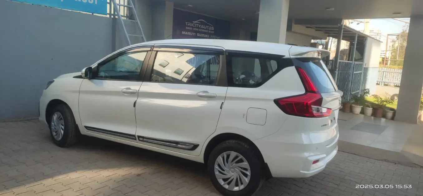 alt=&#34;Cab booking and taxi service in Delhi NCR by Delhi Chauffeurs, offering Urbania, Maharaja Urbania and Maharaja Tempo Traveller services. Also available Innova, Ertiga, Hycross and Dzire cars for Manali tour, Shimla tour, Himachal road trips and local taxi tour and travel services.&#34;